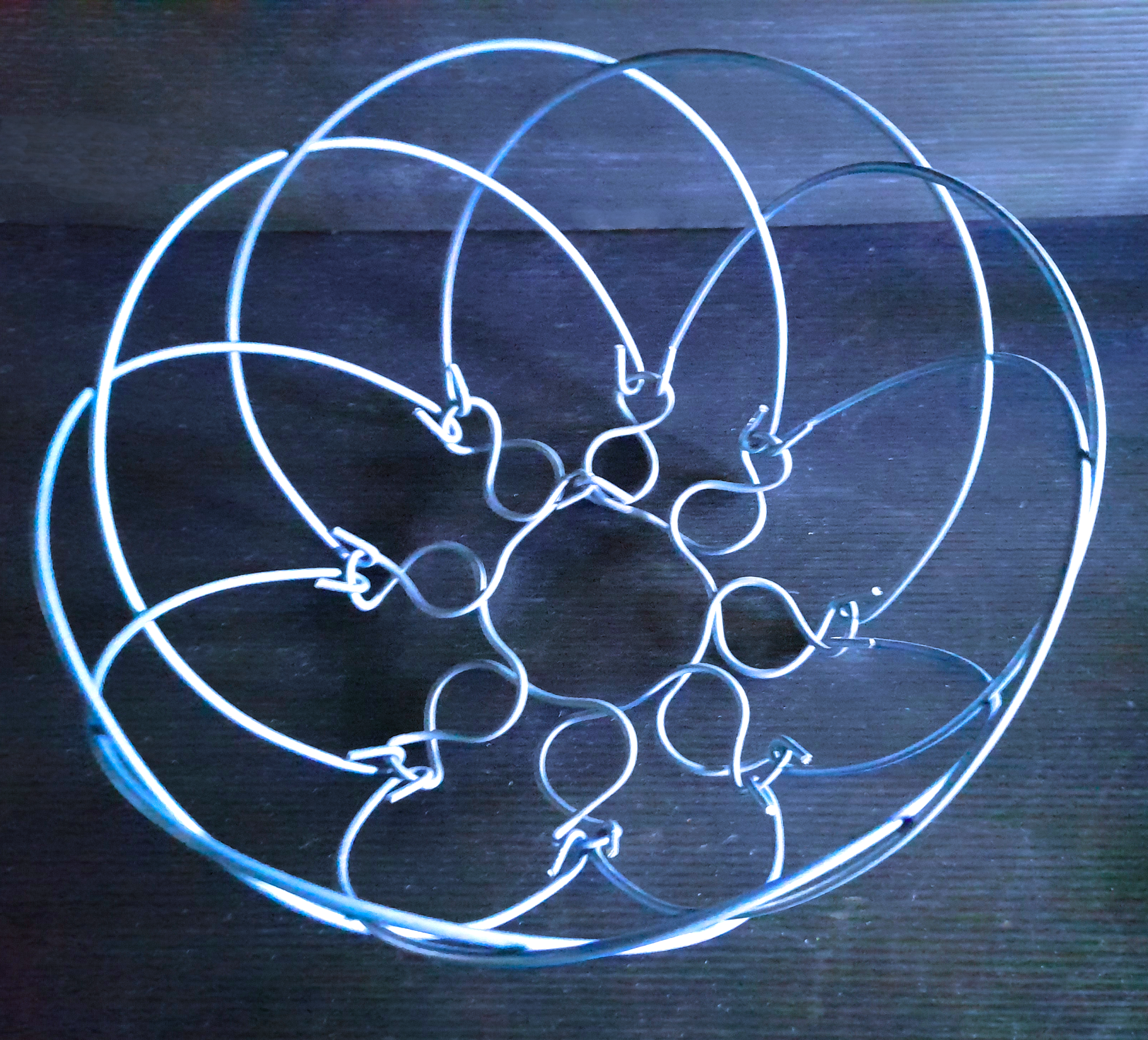 25cm Blue wire hanging basket, handmade, no welds, long lasting - Image 6